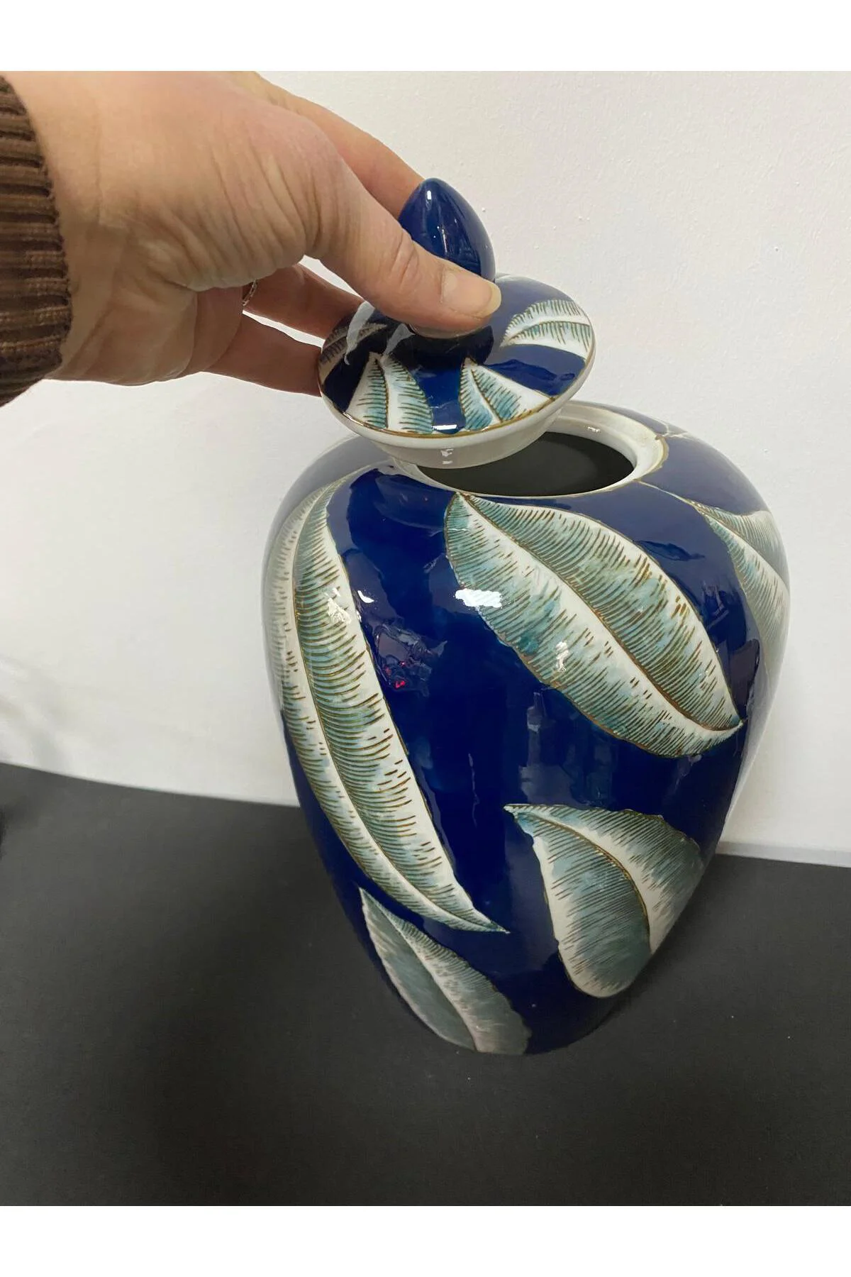 Vitale Yaprak Dekor Porselen Kapaklı Vazo 30 cm