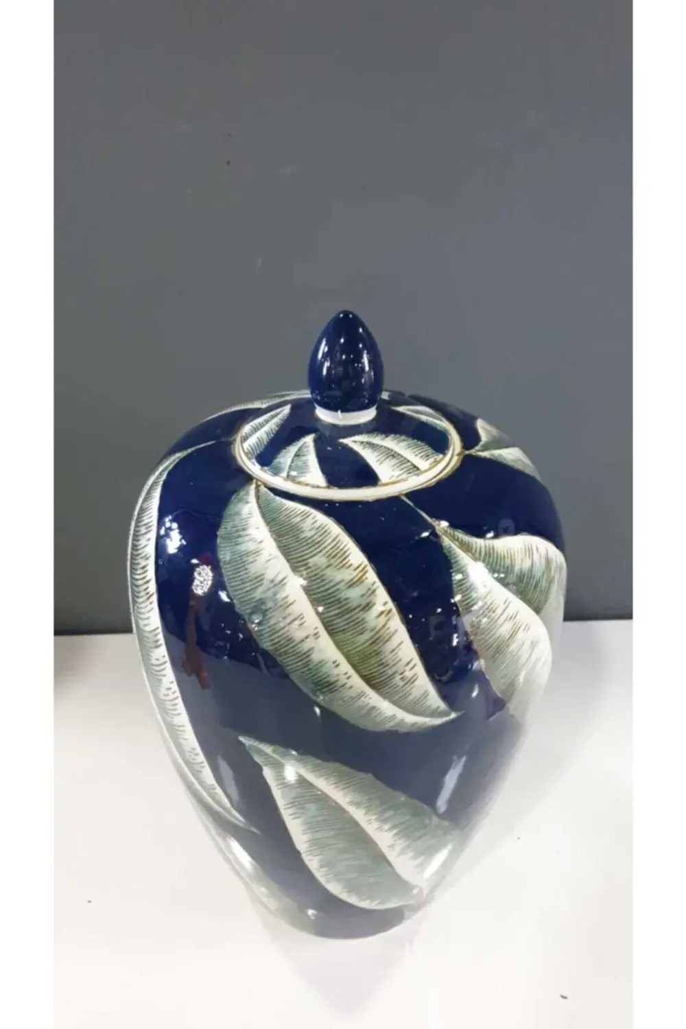 Vitale Yaprak Dekor Kapaklı Vazo