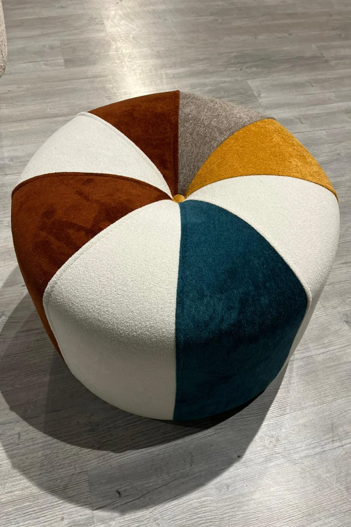 Viva Modern Patchwork Renkli Puf - Dekoratif Yuvarlak Oturma Taburesi - El Yapımı Şık Tasarım