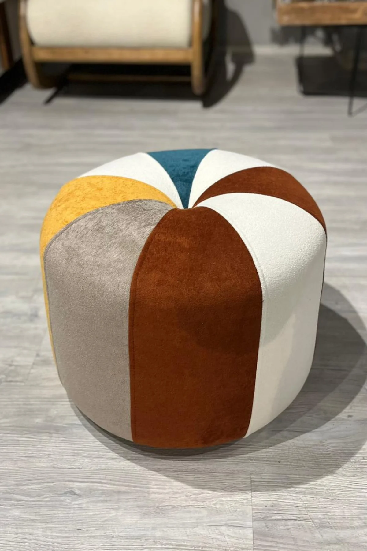 Viva Modern Patchwork Renkli Puf - Dekoratif Yuvarlak Oturma Taburesi - El Yapımı Şık Tasarım