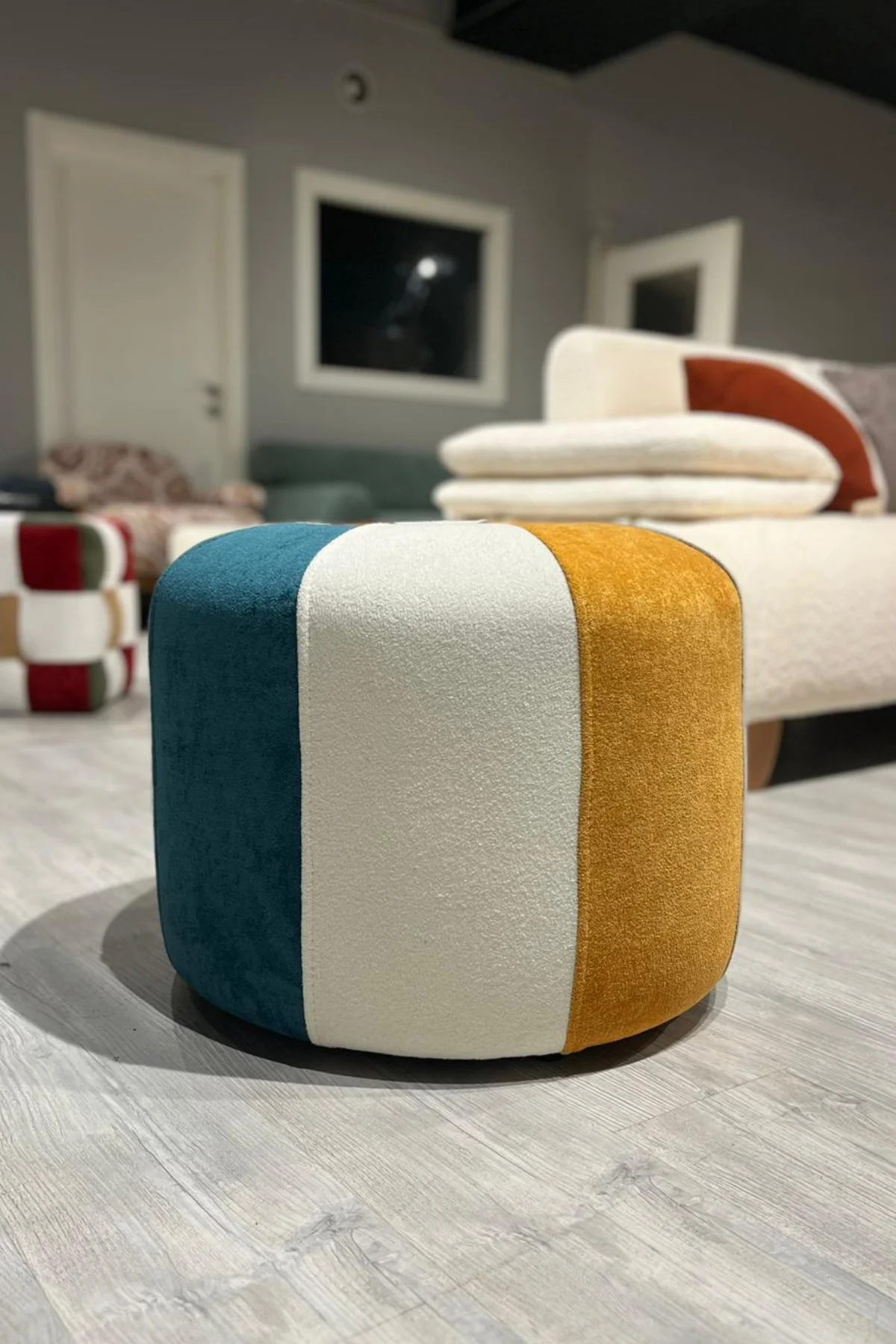 Viva Modern Patchwork Renkli Puf - Dekoratif Yuvarlak Oturma Taburesi - El Yapımı Şık Tasarım