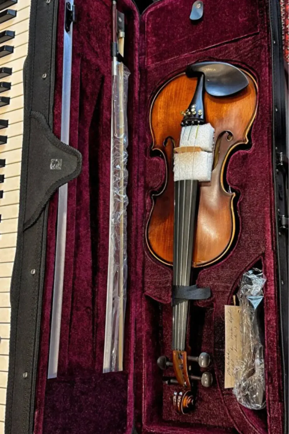 VL-904A 4/4 Keman Seti (Duvar Askısı, Yastık, Reçine)