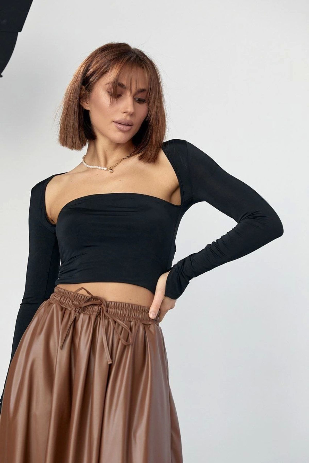 V&M Store Kara Yaka Uzun Kollu Crop - Siyah