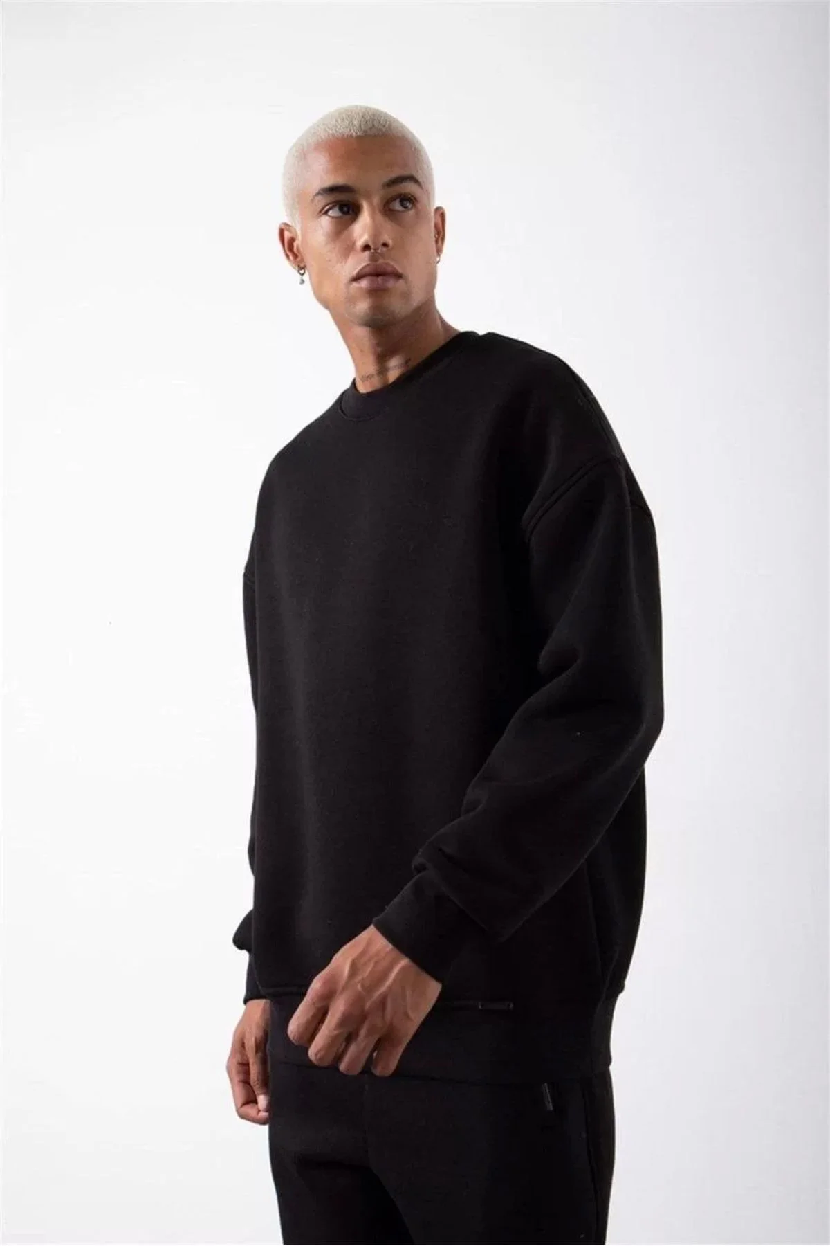 V&M Store Unisex Biskilet Yaka Üç İplik SweatShirt - Siyah V&M Store Unisex Biskilet Yaka Üç İplik SweatShirt - Siyah