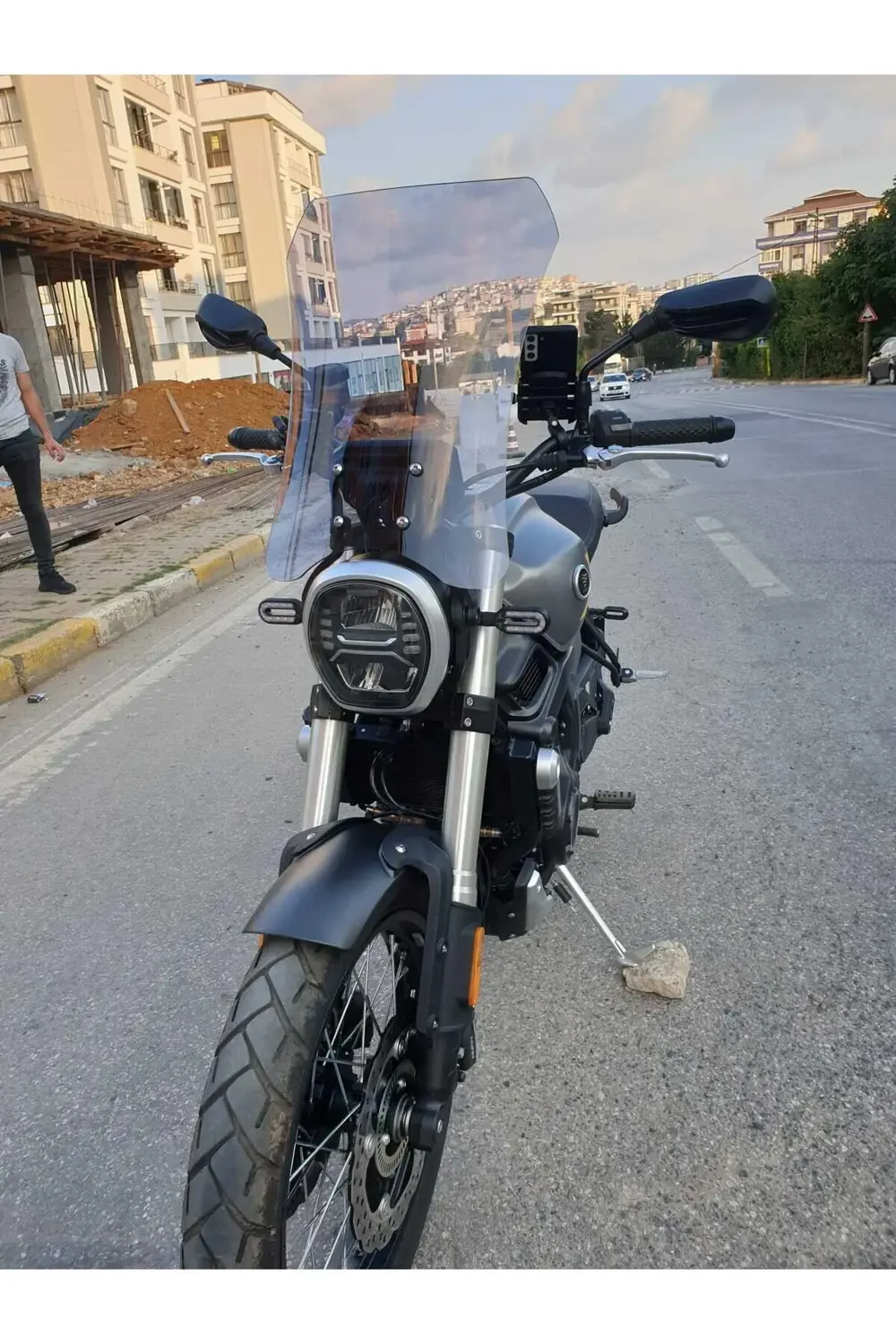 Voge ACX 525 Ön cam 2023 2024 Model'dir 58cm Açıkfüme Renkli 4mm