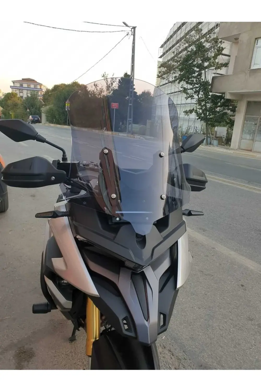 Voge DS 625X Ön Cam 2023-2025 Model 65cm Füme Renkli 4mm GENİŞ MO