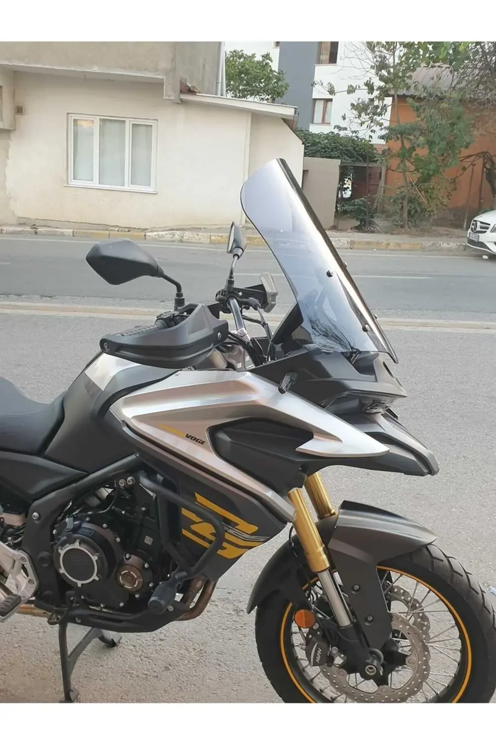 Voge DS 625X Ön Cam 2023-2025 Model 65cm Füme Renkli 4mm GENİŞ MO