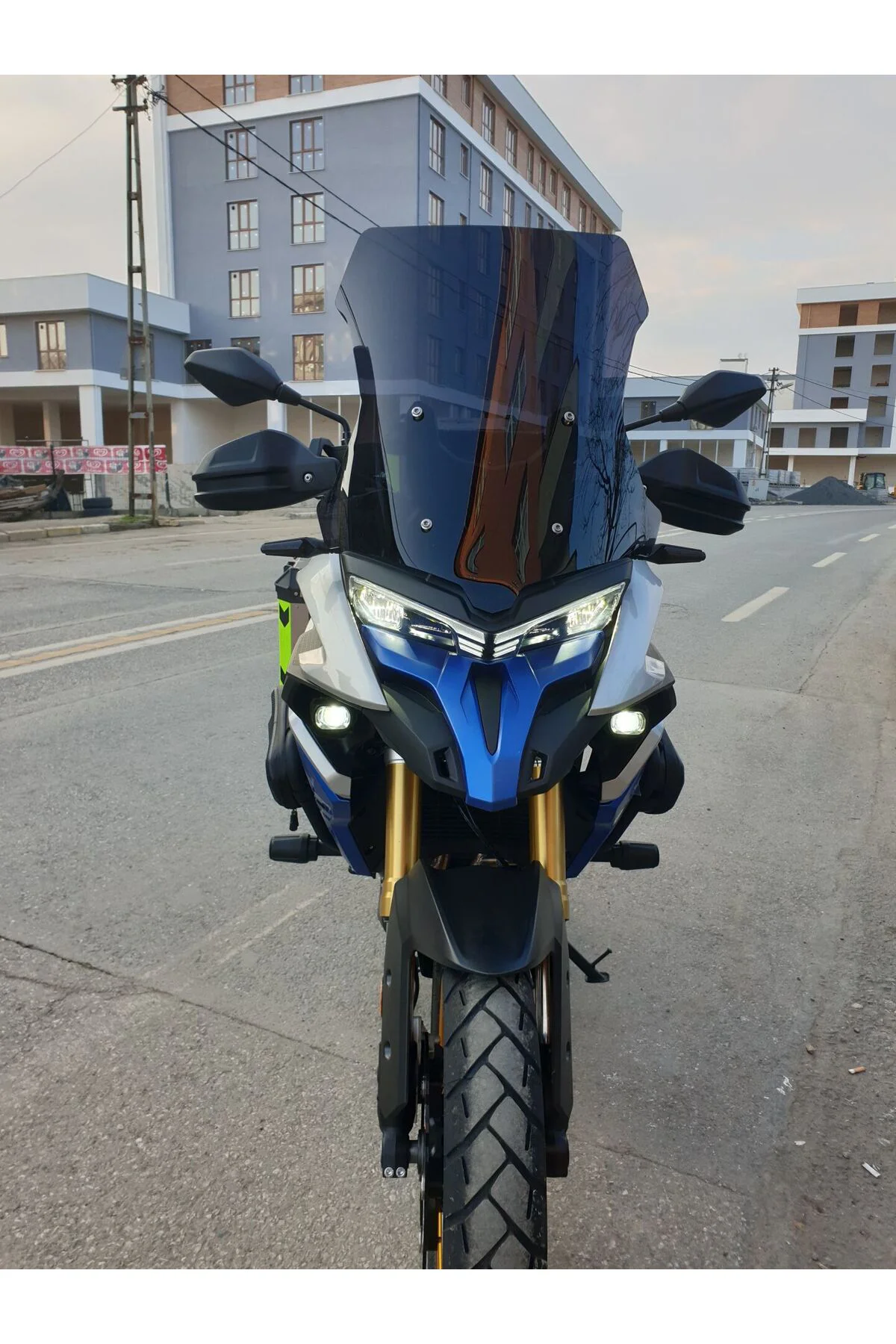 Voge DS 625X Ön Cam 2023-2026 Model 56cm Siyah Renkli 4mm SPORTİF