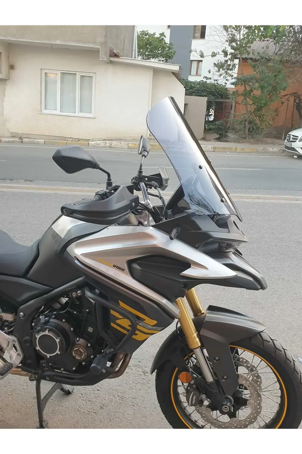 Voge DS 625X Siperlik Ön Cam 2023-2025 Model 56cm Füme Renkli 4mm