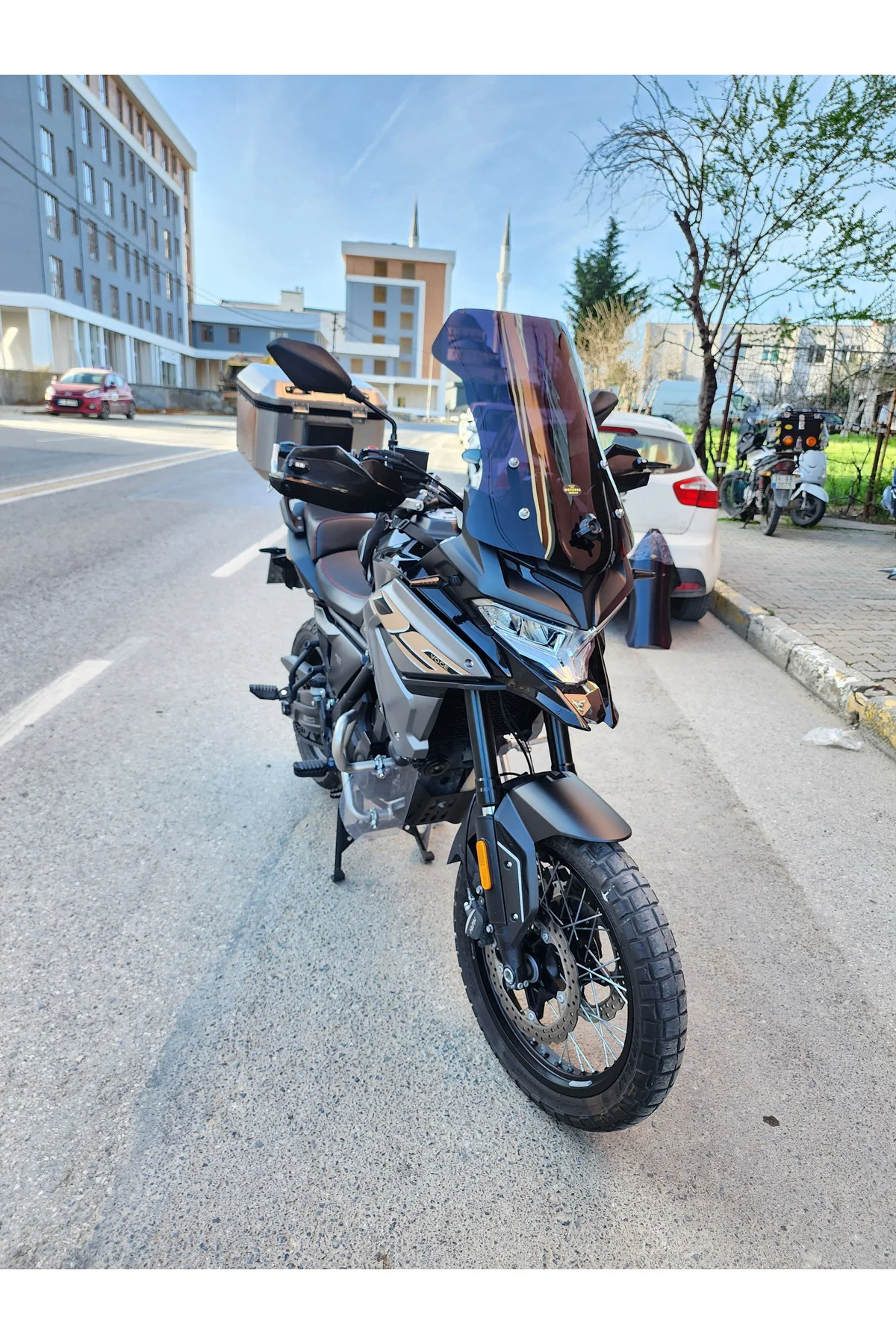 Voge Dsx 650 Ön Cam 2022 Model 55cm Siyah Renkli 4mm KISA SPOR CAM