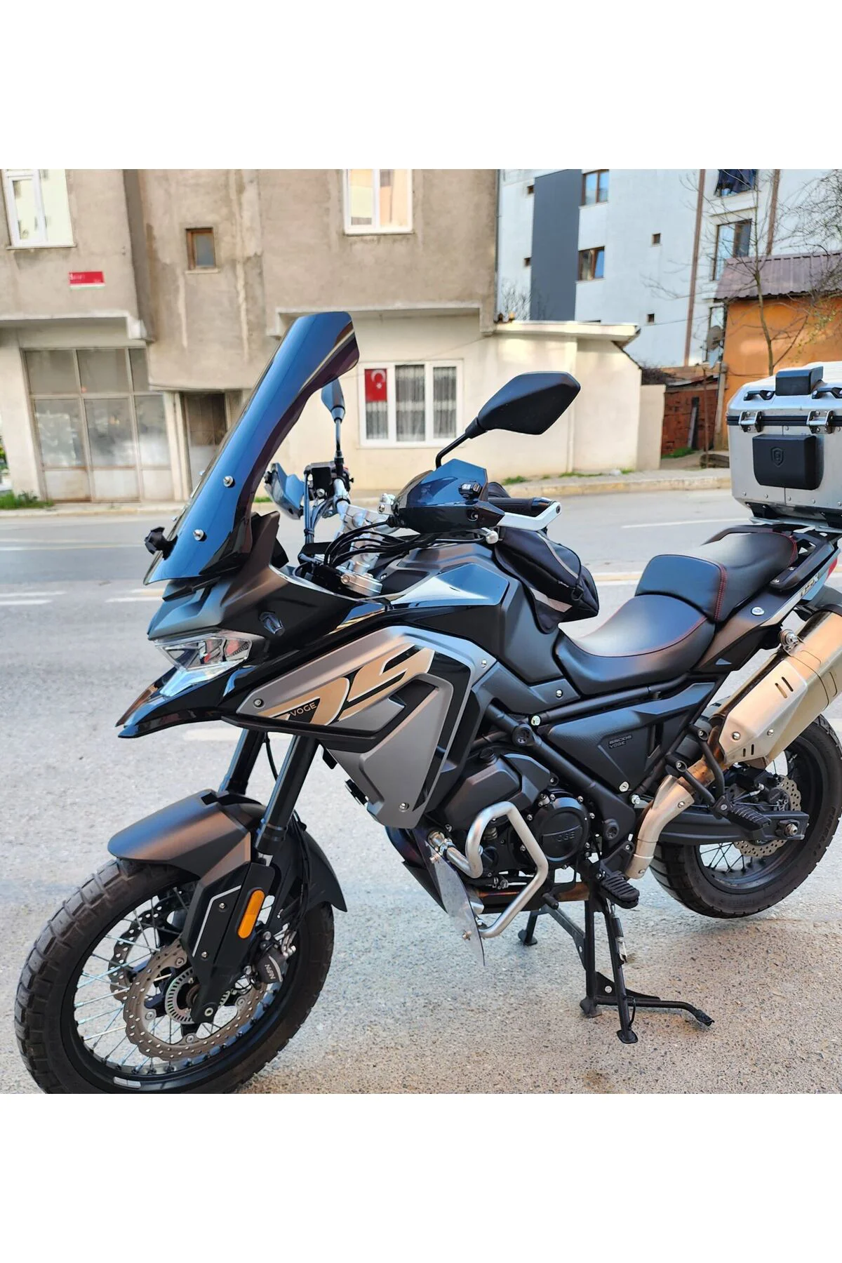 Voge DSX 650 Ön Cam 2022-2026 Model 55cm Siyah Renkli 4mm KISA