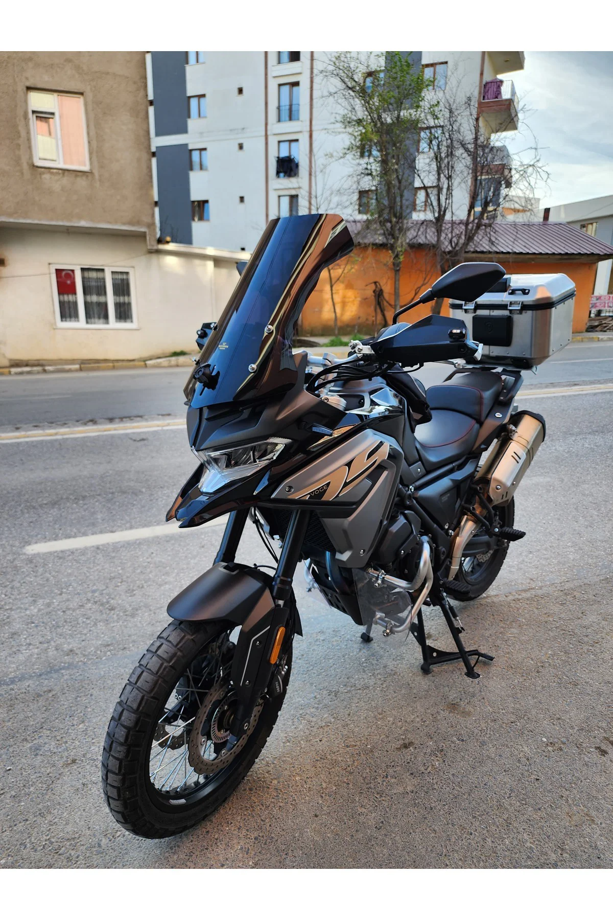 Voge Dsx 650 Ön Cam 2022 Model 55cm Siyah Renkli 4mm KISA SPOR CAM