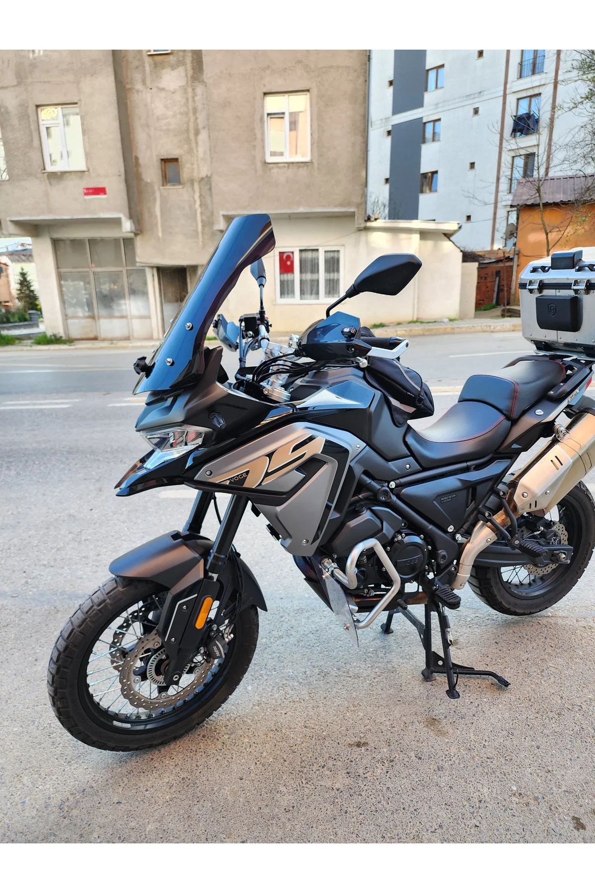 Voge Dsx 650 Ön Cam 2022 Model 55cm Siyah Renkli 4mm KISA SPOR CAM