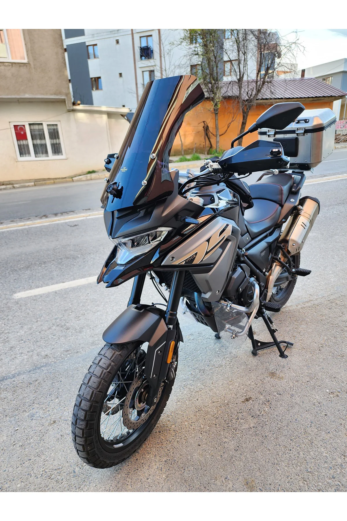 Voge Dsx 650 Ön Cam 2022 Model 55cm Siyah Renkli 4mm KISA SPOR CAM