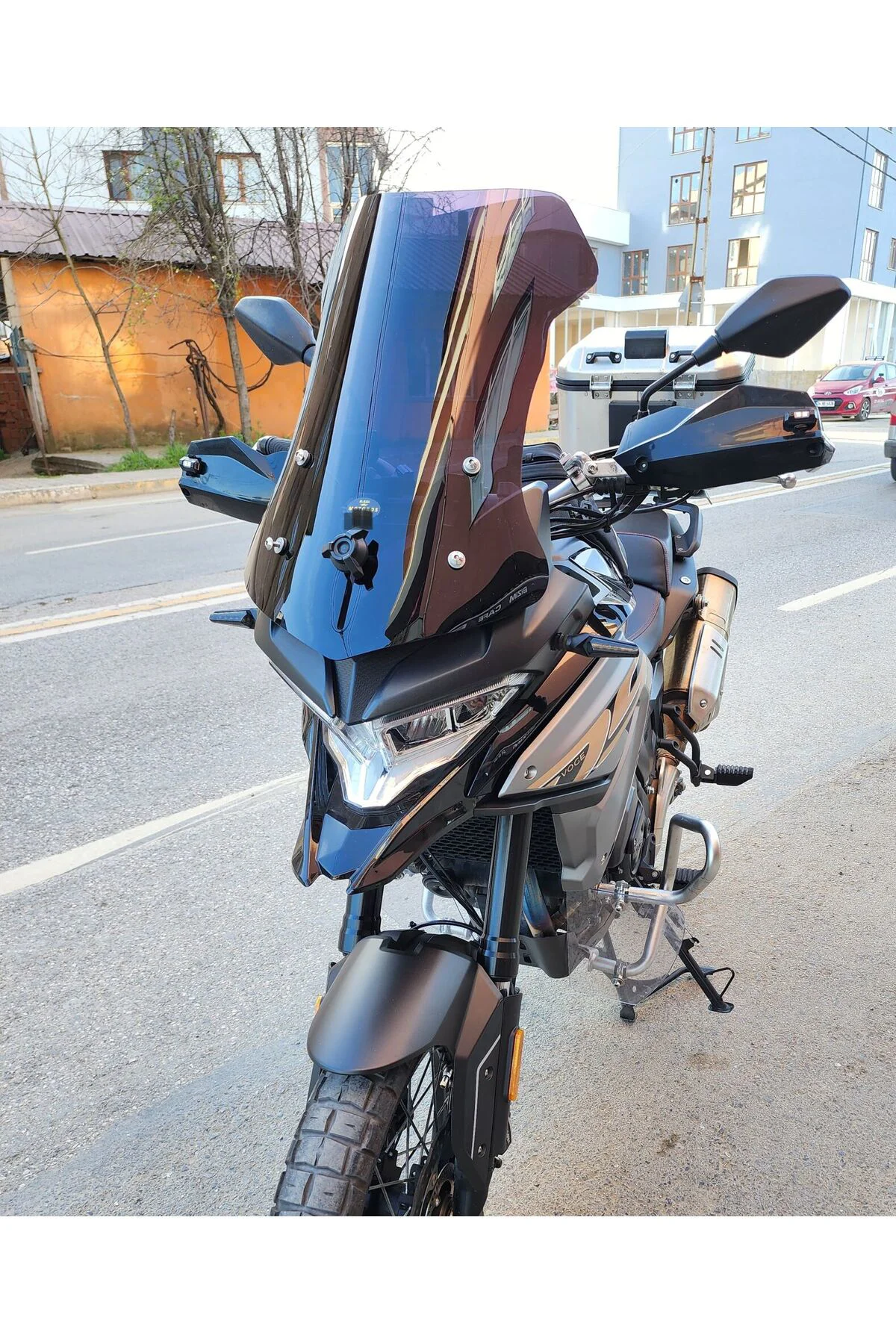 Voge DSX 650 Ön Cam 2022-2026 Model 55cm Siyah Renkli 4mm KISA