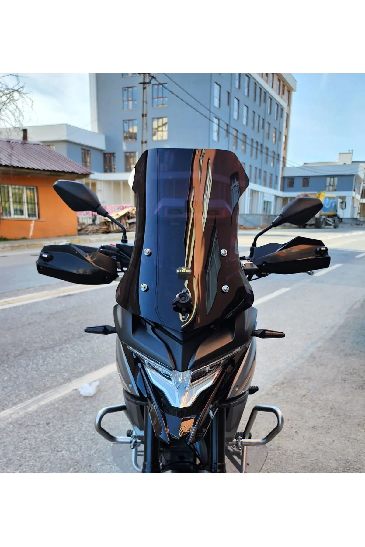 Voge DSX 650 Ön Cam 2022-2026 Model 55cm Siyah Renkli 4mm KISA