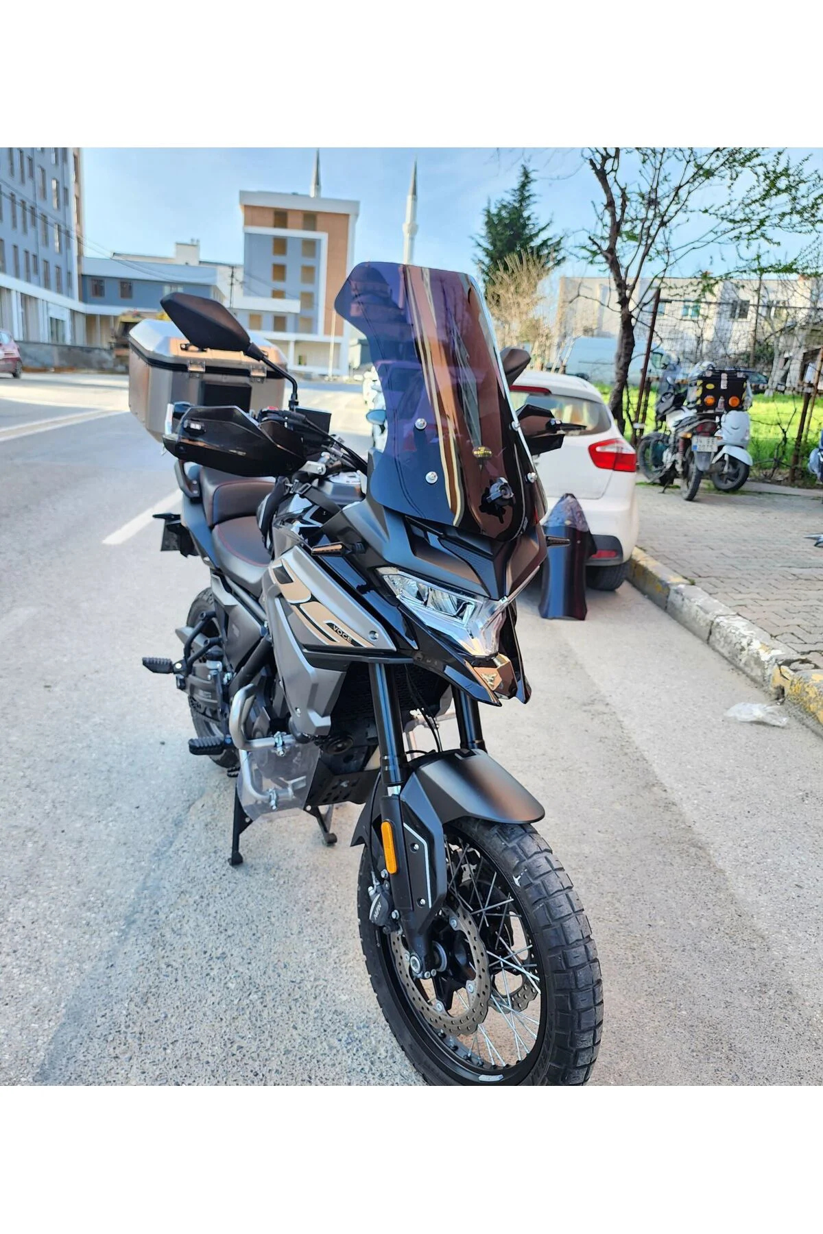 Voge DSX 650 Ön Cam 2022-2026 Model 55cm Siyah Renkli 4mm KISA