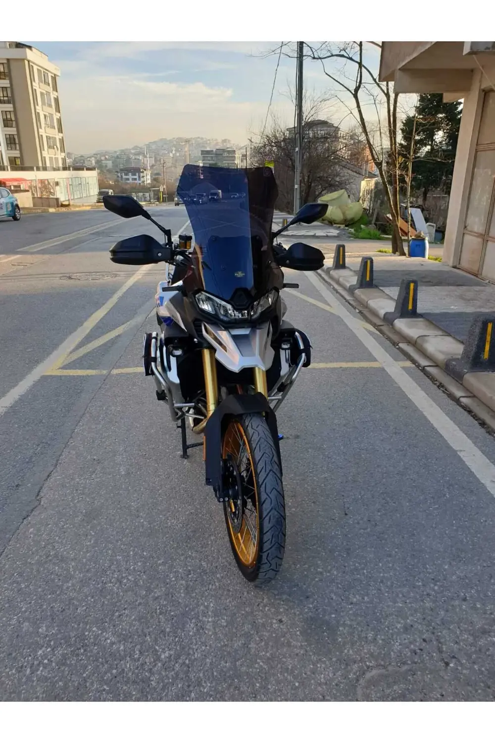 Voge DSX 900 Ön Cam 2024 Model 53cm Siyah Renkli 4mm