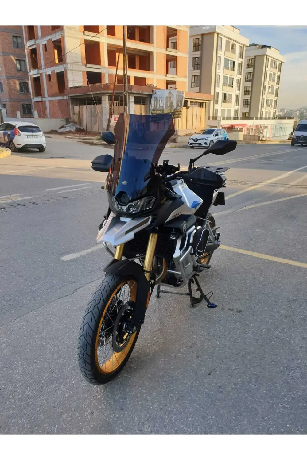 Voge DSX 900 Ön Cam 2024 Model 53cm Siyah Renkli 4mm