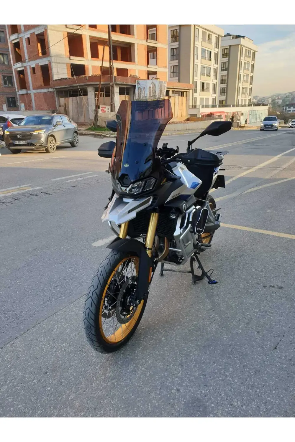 Voge DSX 900 Ön Cam 2024 Model 53cm Siyah Renkli 4mm