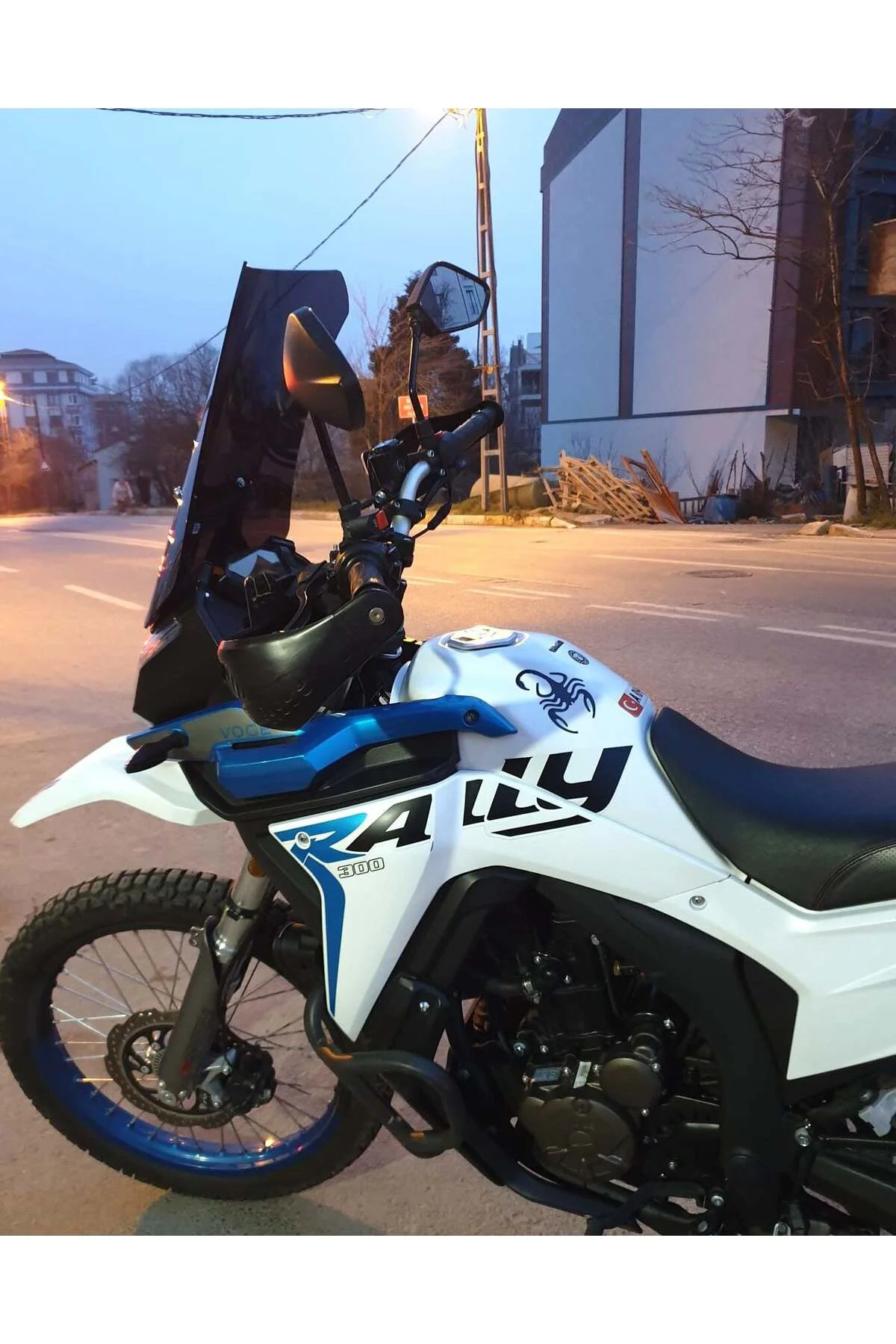 Voge Rally 250 Ön Cam 2022-2026 Model 51cm Siyah Renkli 4mm