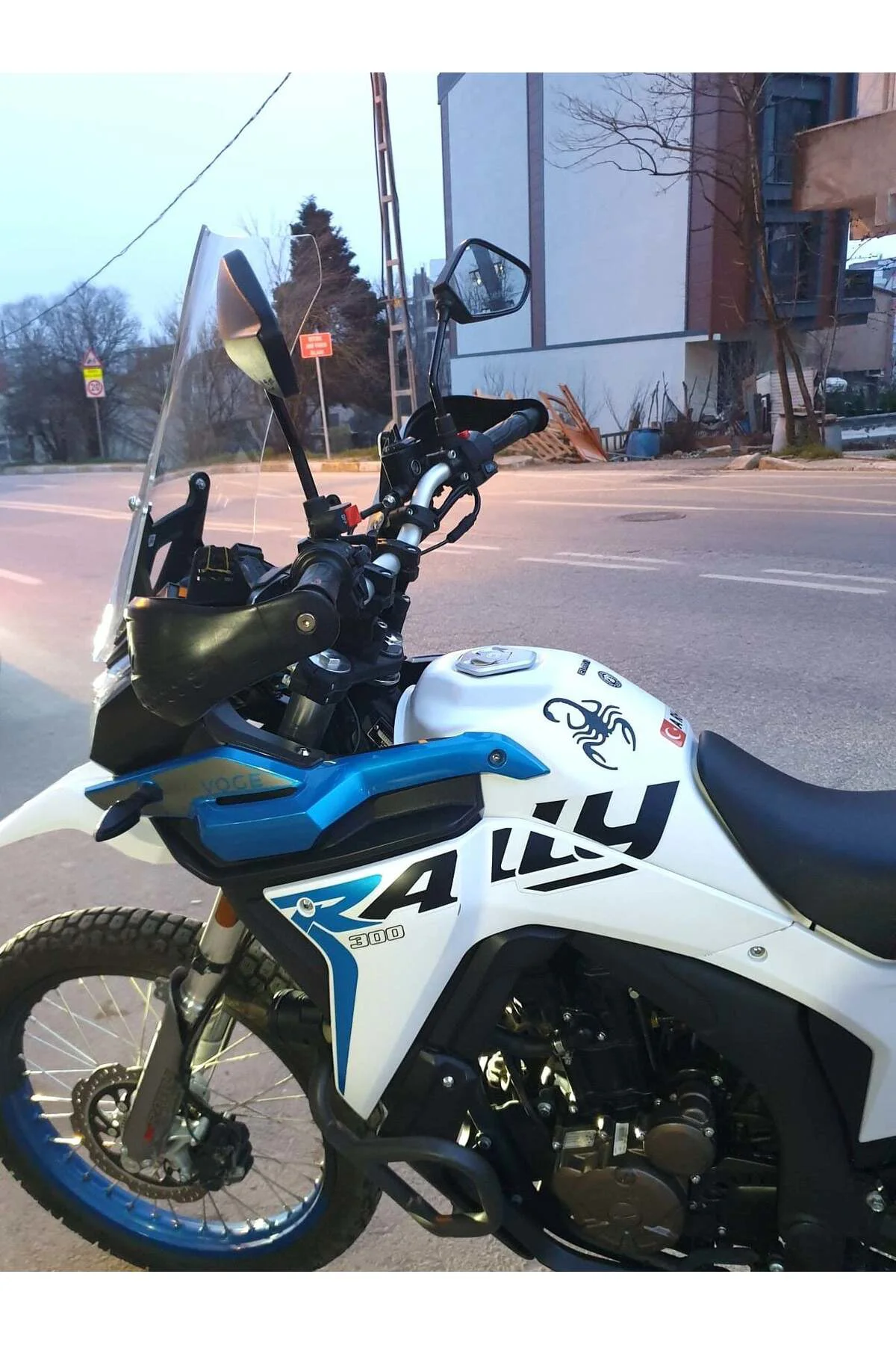 Voge Rally 250 Ön Cam 2022-2026 Model 51cm Şeffaf Renkli 4mm