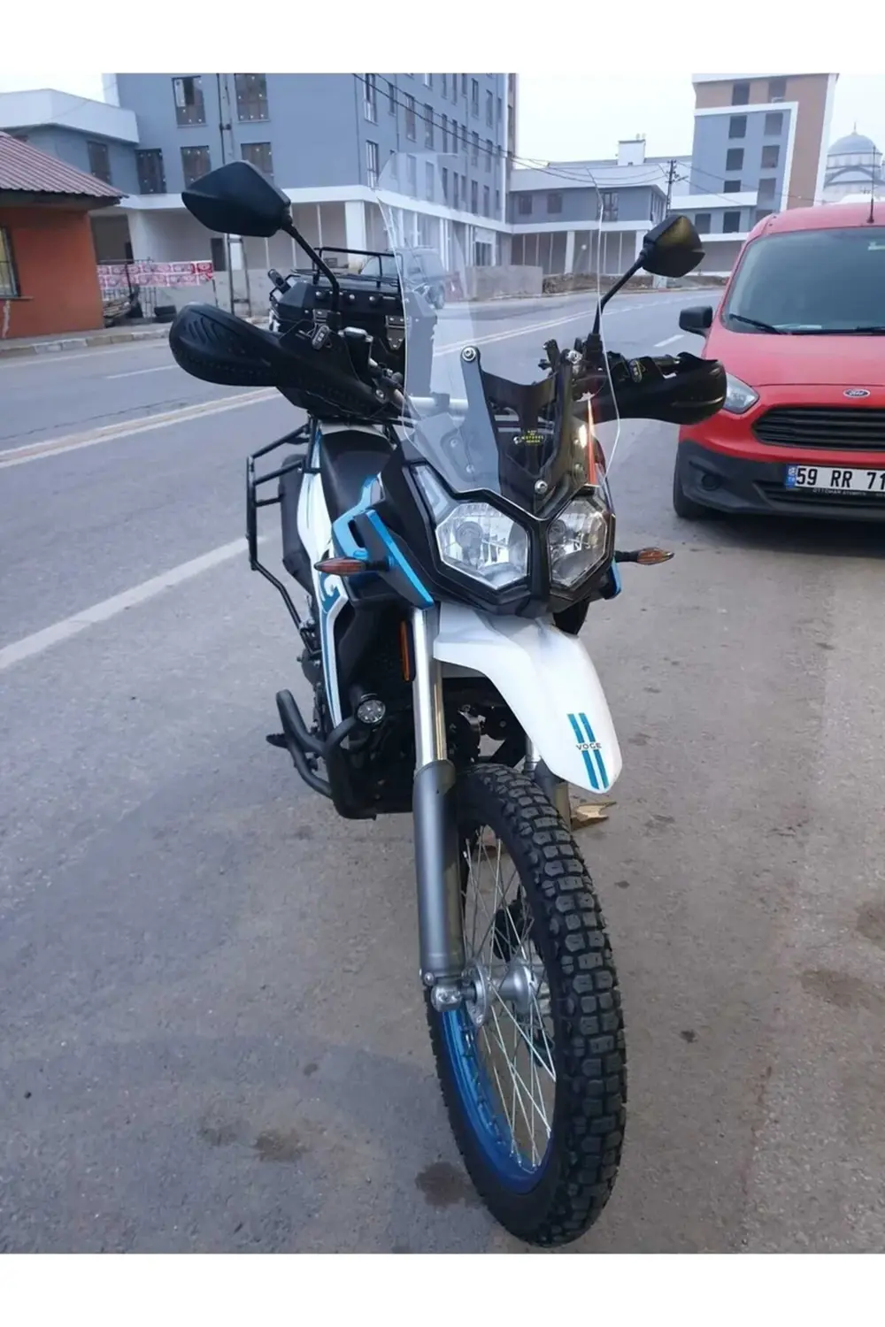 Voge Rally 250 Ön Cam 2022-2025 Model 51cm Şeffaf Renkli 4mm Voge Rally 250 Ön Cam 2022-2025 Model 51cm Şeffaf Renkli 4mm