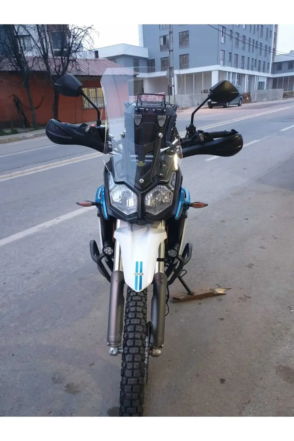 Voge Rally 250 Ön Cam 2022-2025 Model 51cm Şeffaf Renkli 4mm Voge Rally 250 Ön Cam 2022-2025 Model 51cm Şeffaf Renkli 4mm