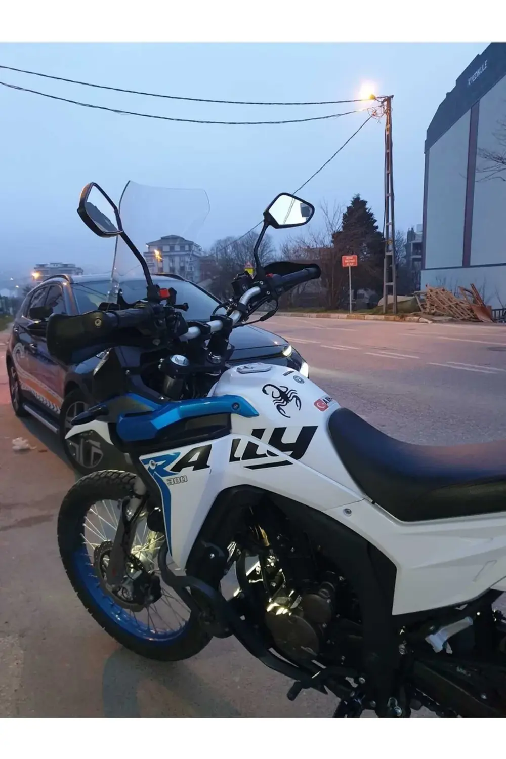 Voge Rally 250 Ön Cam 2022-2025 Model 51cm Şeffaf Renkli 4mm Voge Rally 250 Ön Cam 2022-2025 Model 51cm Şeffaf Renkli 4mm
