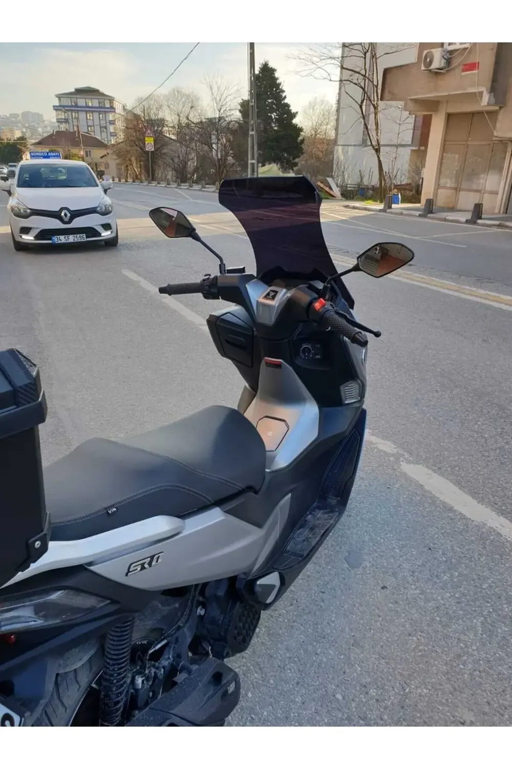 Voge SR1 Ön Cam 2023-2025 Model 62cm Siyah Renkli 4mm ORTA BOYLU