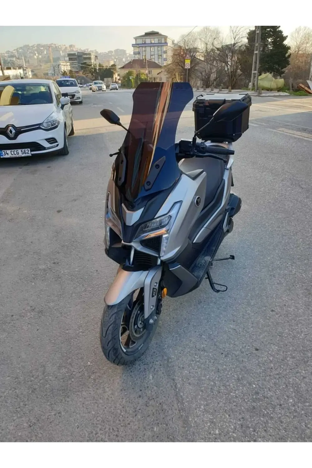 Voge SR1 Ön Cam 2023-2025 Model 62cm Siyah Renkli 4mm ORTA BOYLU