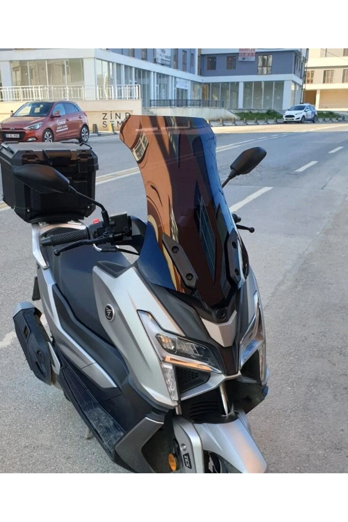 Voge SR1 Ön Cam 2023-2026 Model 72cm Siyah Renkli 4mm UZUN