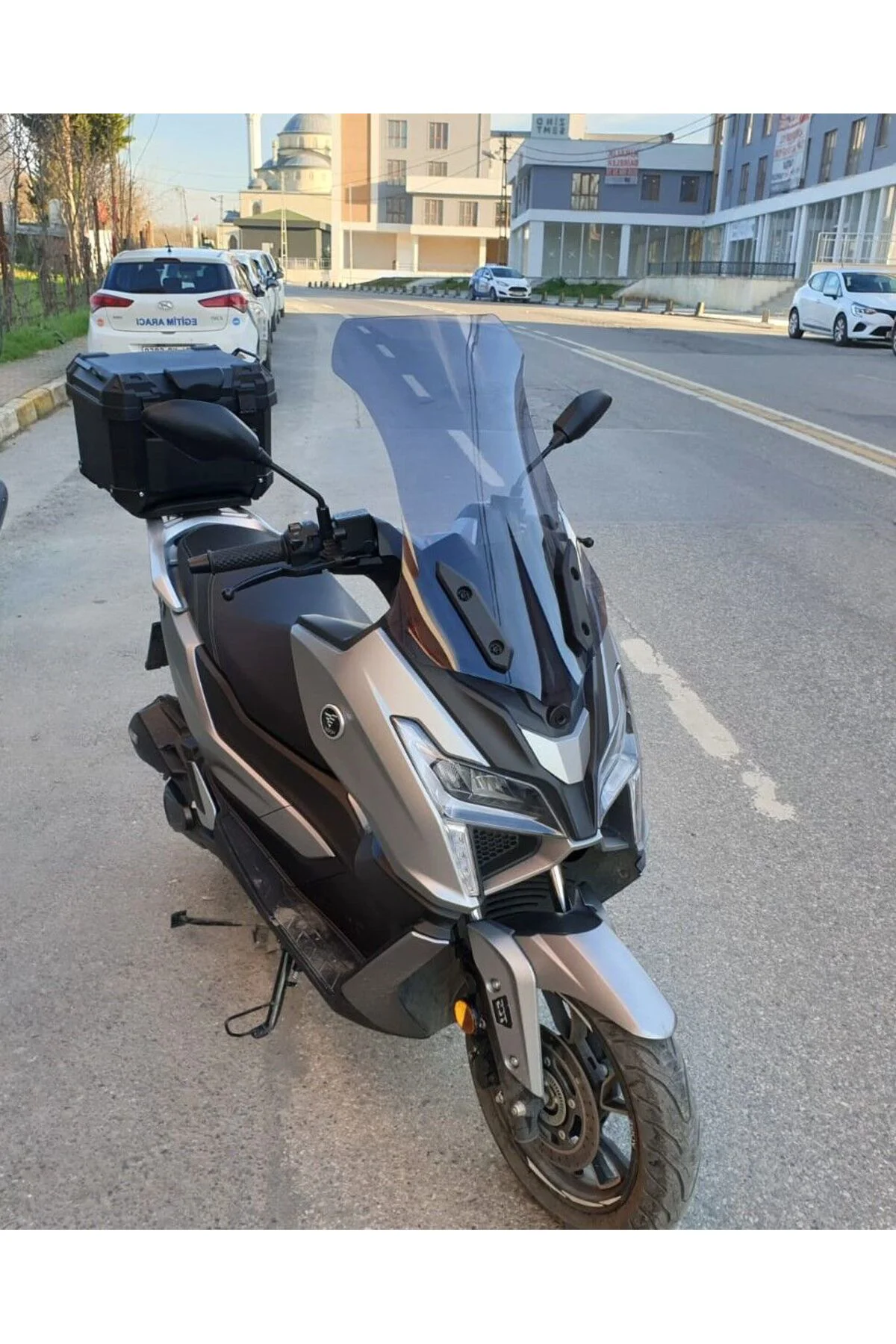 Voge SR1 Ön Cam 2023-2026 Model 72cm Füme Renkli 4mm UZUN