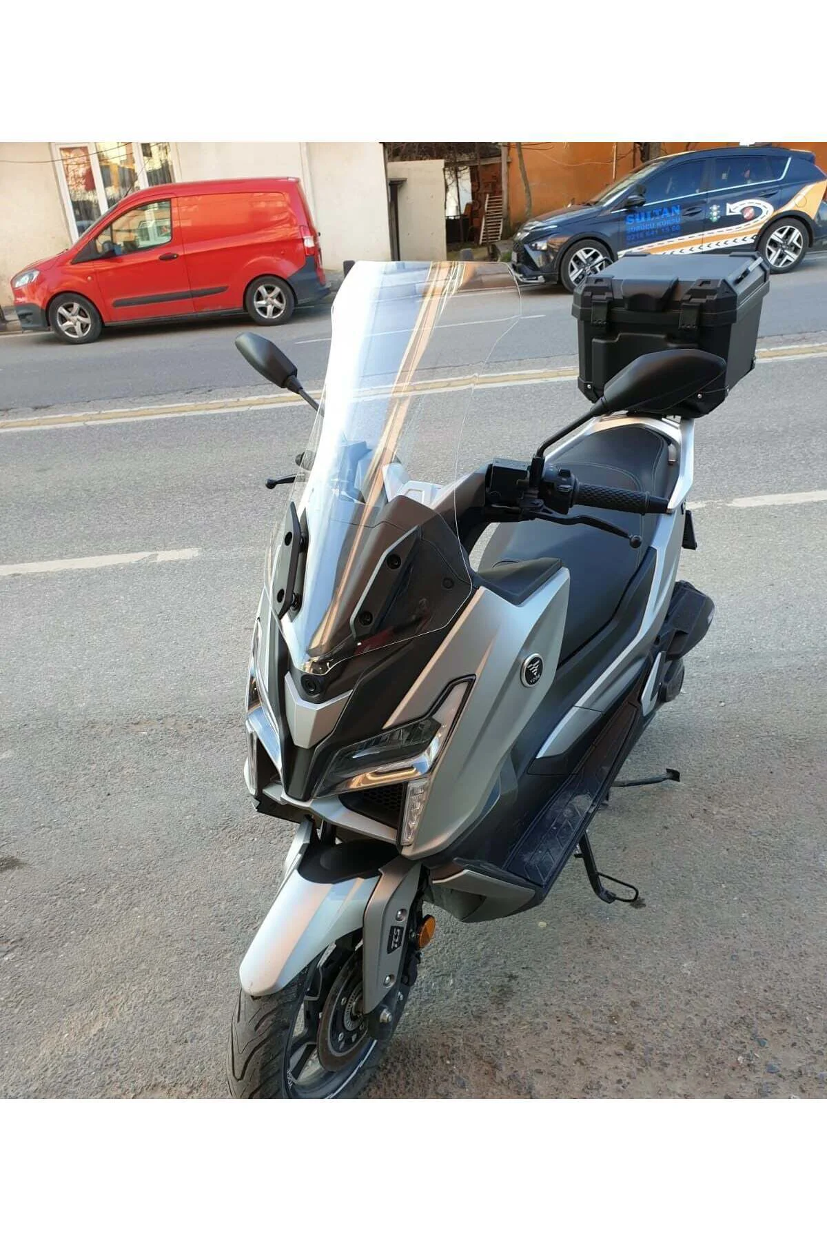 Voge SR1 Ön Cam 2023-2026 Model 62cm Şeffaf Renkli 4mm ORTA BOYLU