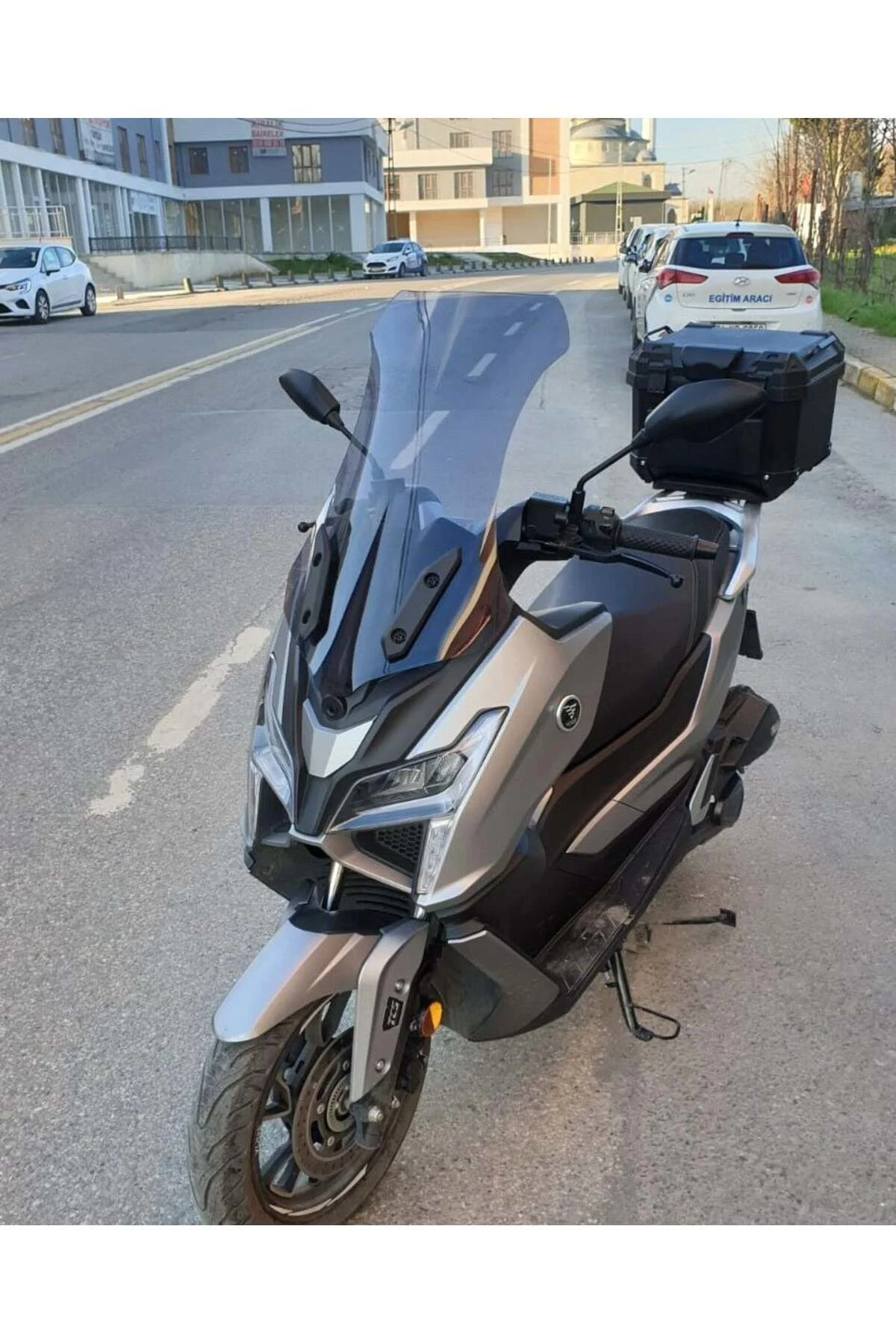 Voge SR1 Ön Cam 2023-2026 Model 62cm Füme renk 4mm ORTA BOYLU
