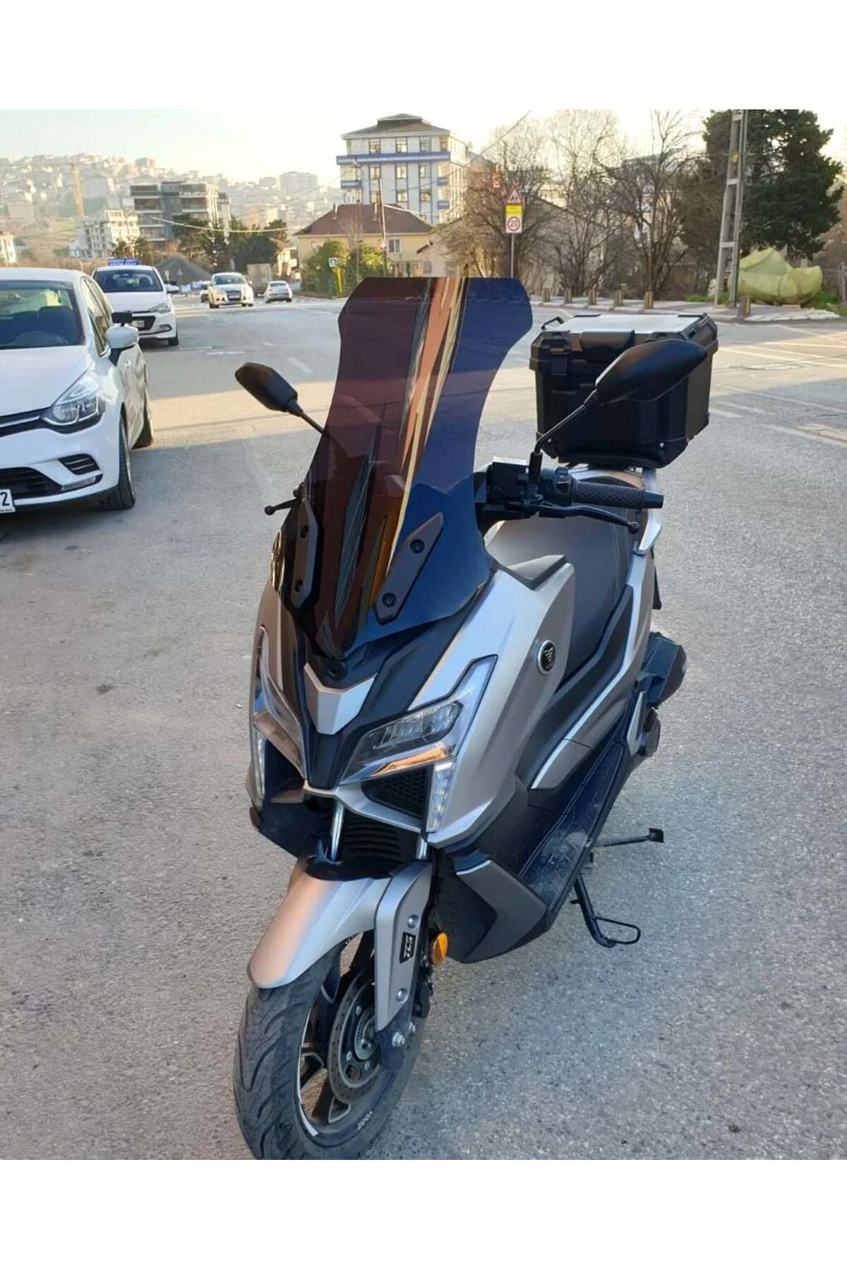 Voge SR1 Ön Cam 2023-2026 Model 72cm Siyah Renkli 4mm UZUN