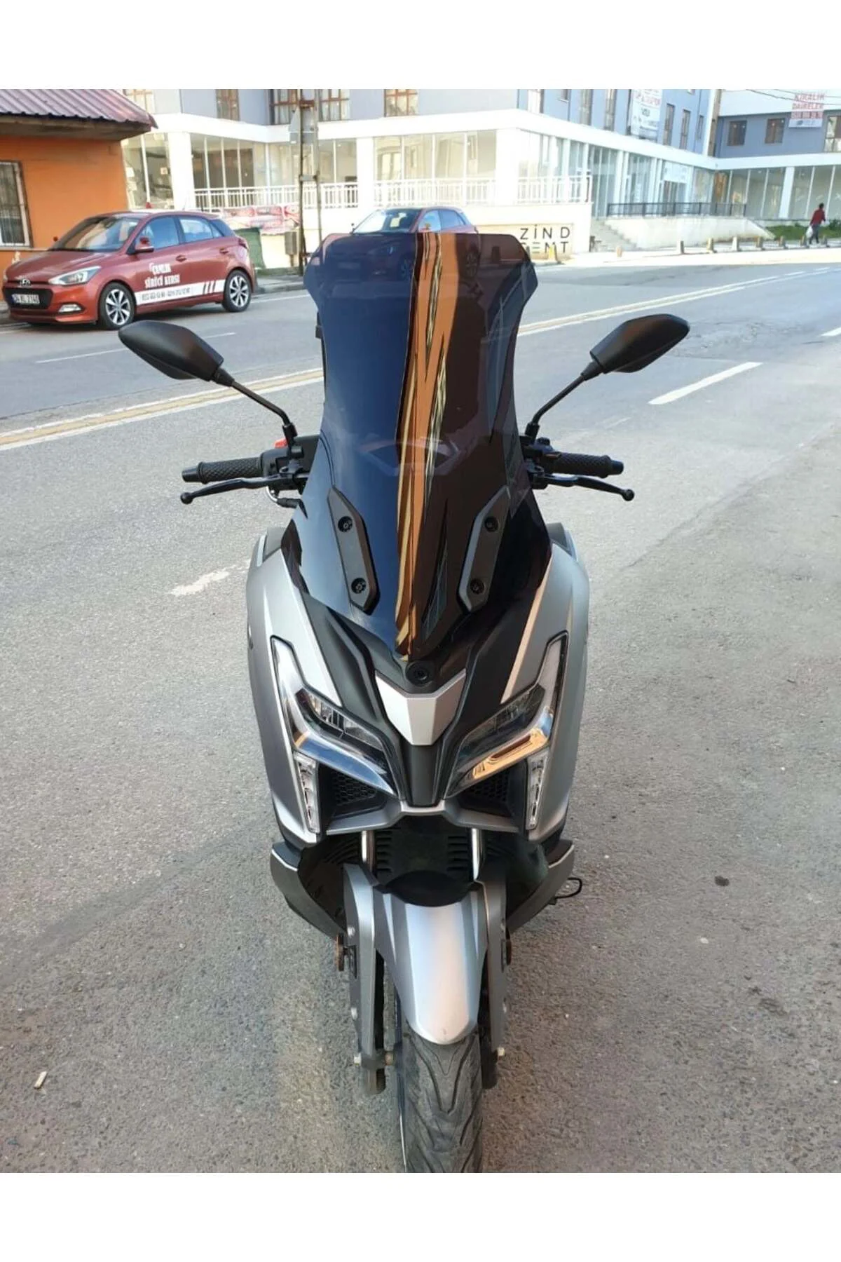 Voge SR1 Ön Cam 2023-2026 Model 72cm Siyah Renkli 4mm UZUN