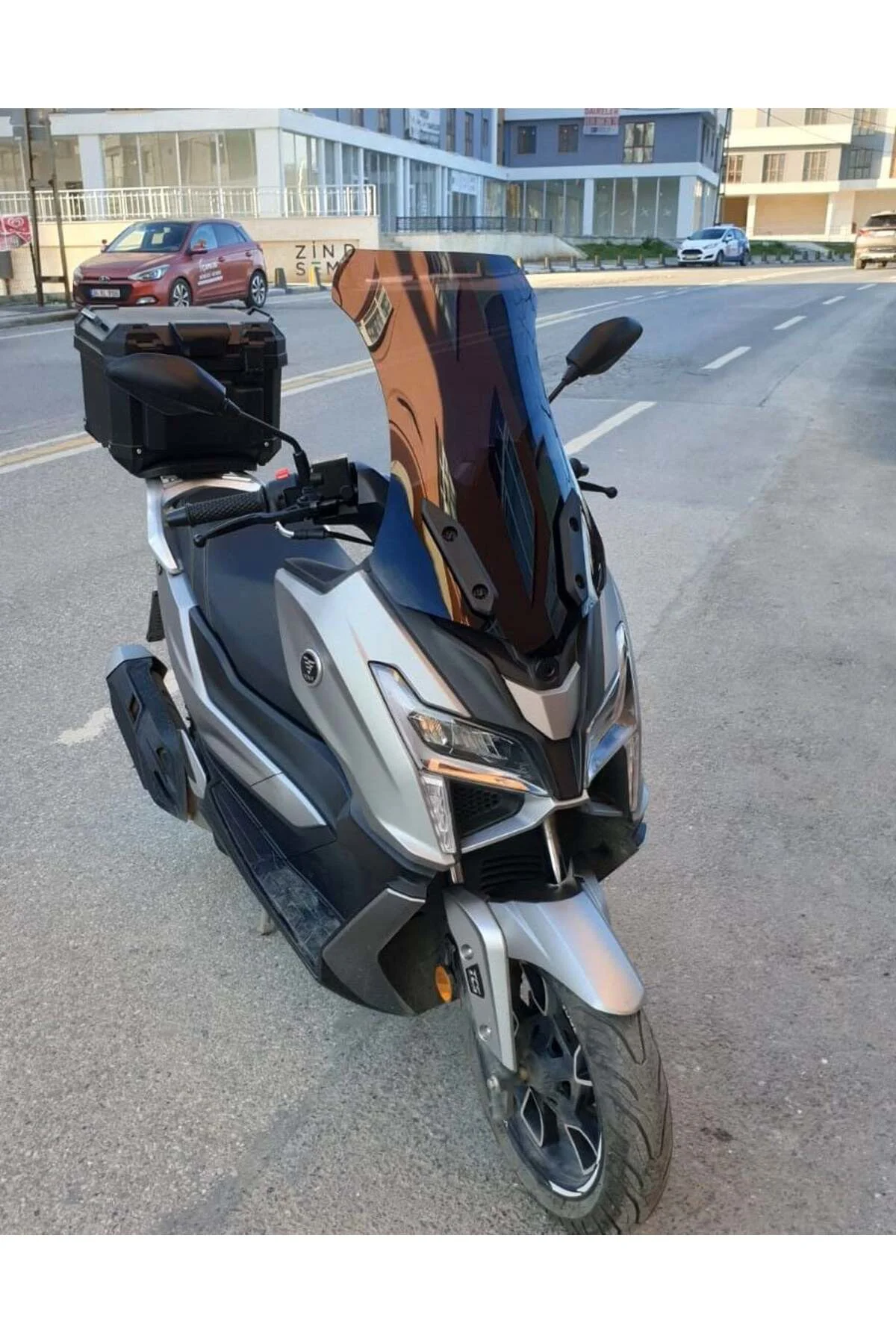 Voge SR1 Ön Cam 2023-2026 Model 72cm Siyah Renkli 4mm UZUN