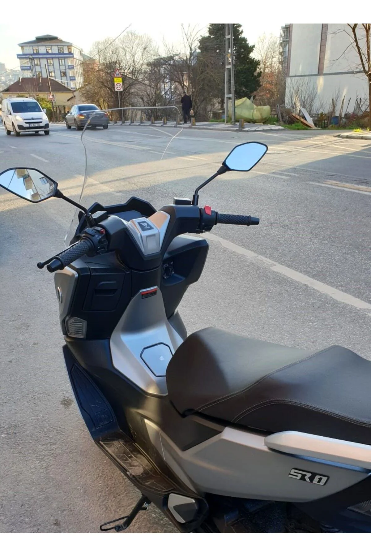 Voge SR1 Ön Cam 2023-2026 Model 72cm Şeffaf Renkli 4mm UZUN