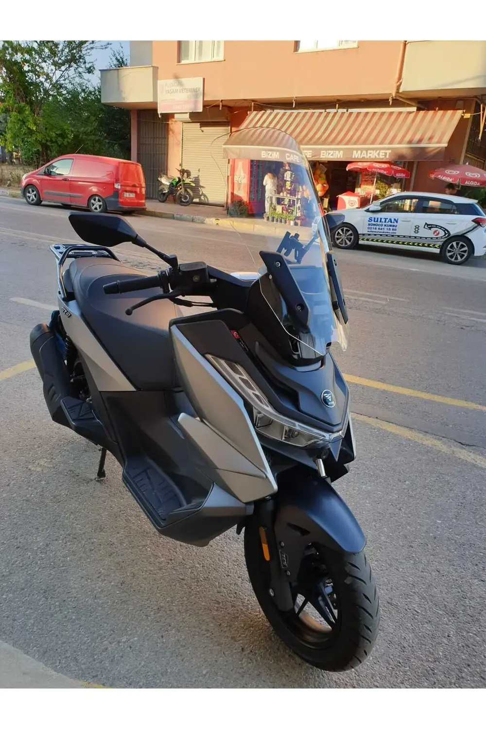 Voge Sr3 Ön Cam 2023 2024 Model 63cm Şeffaf Renkli 4mm