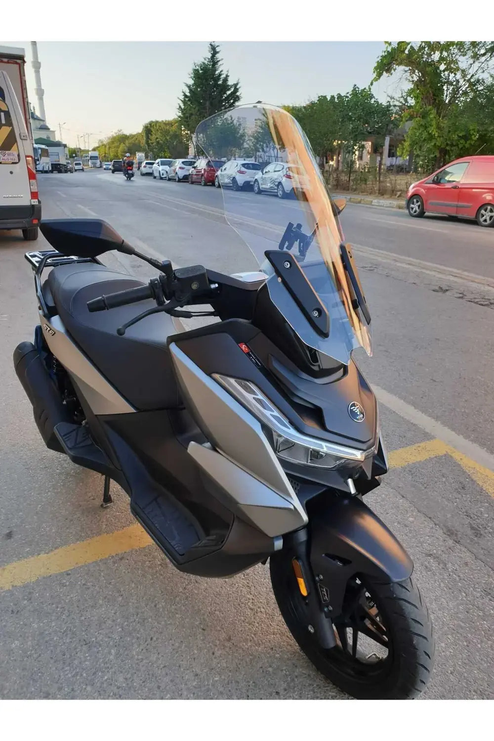 Voge Sr3 Ön Cam 2023 2024 Model 63cm Şeffaf Renkli 4mm