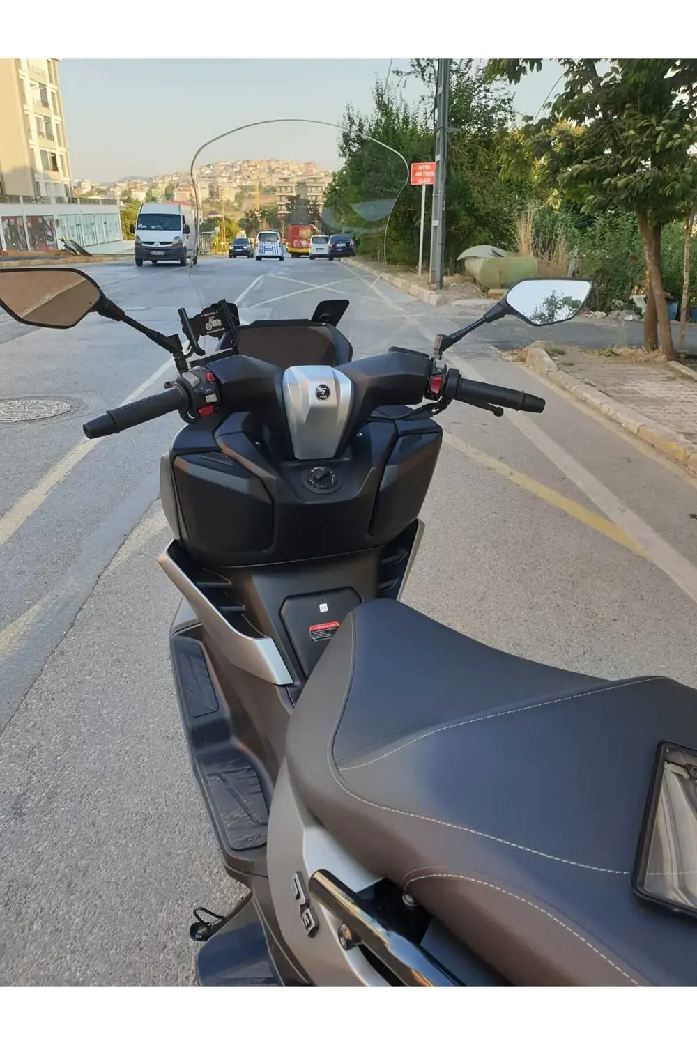 Voge Sr3 Ön Cam 2023 2024 Model 63cm Şeffaf Renkli 4mm