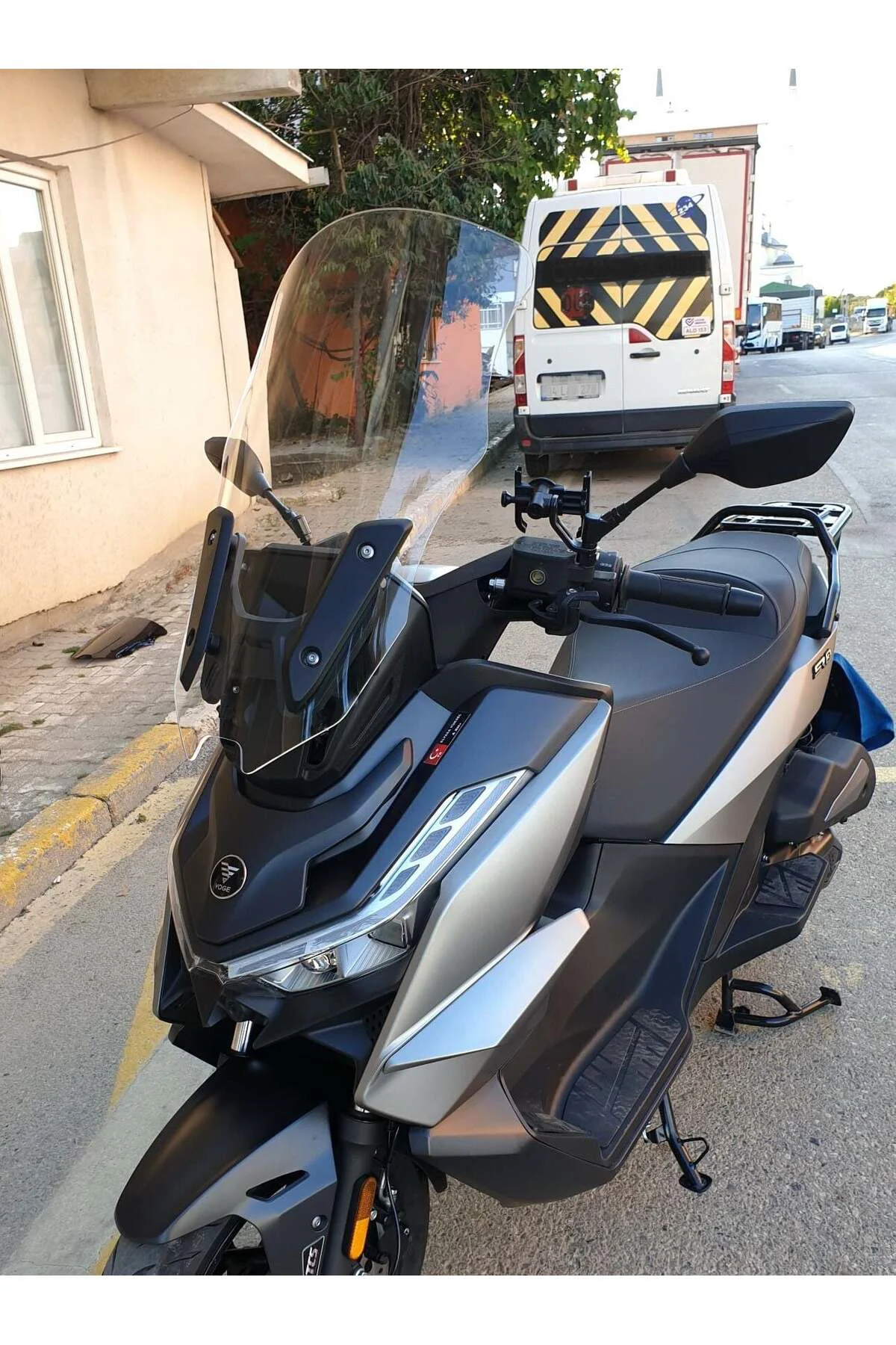 Voge SR3 Ön Cam 2023-2026 Model 63cm Şeffaf Renkli 4mm