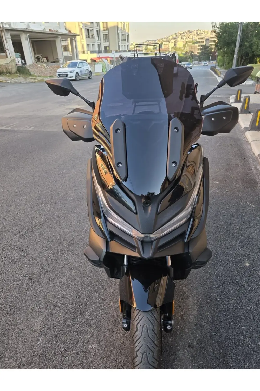 Voge SR4 Ön Cam 2022-2025 Model 54cm Siyah Renkli 4mm ORİJİNAL BO