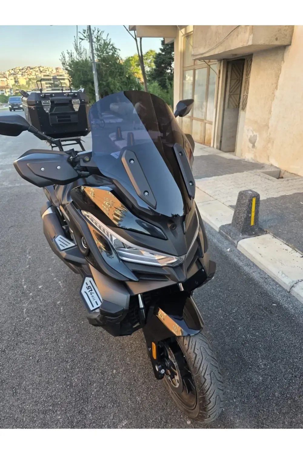 Voge SR4 Ön Cam 2022-2025 Model 54cm Siyah Renkli 4mm ORİJİNAL BO