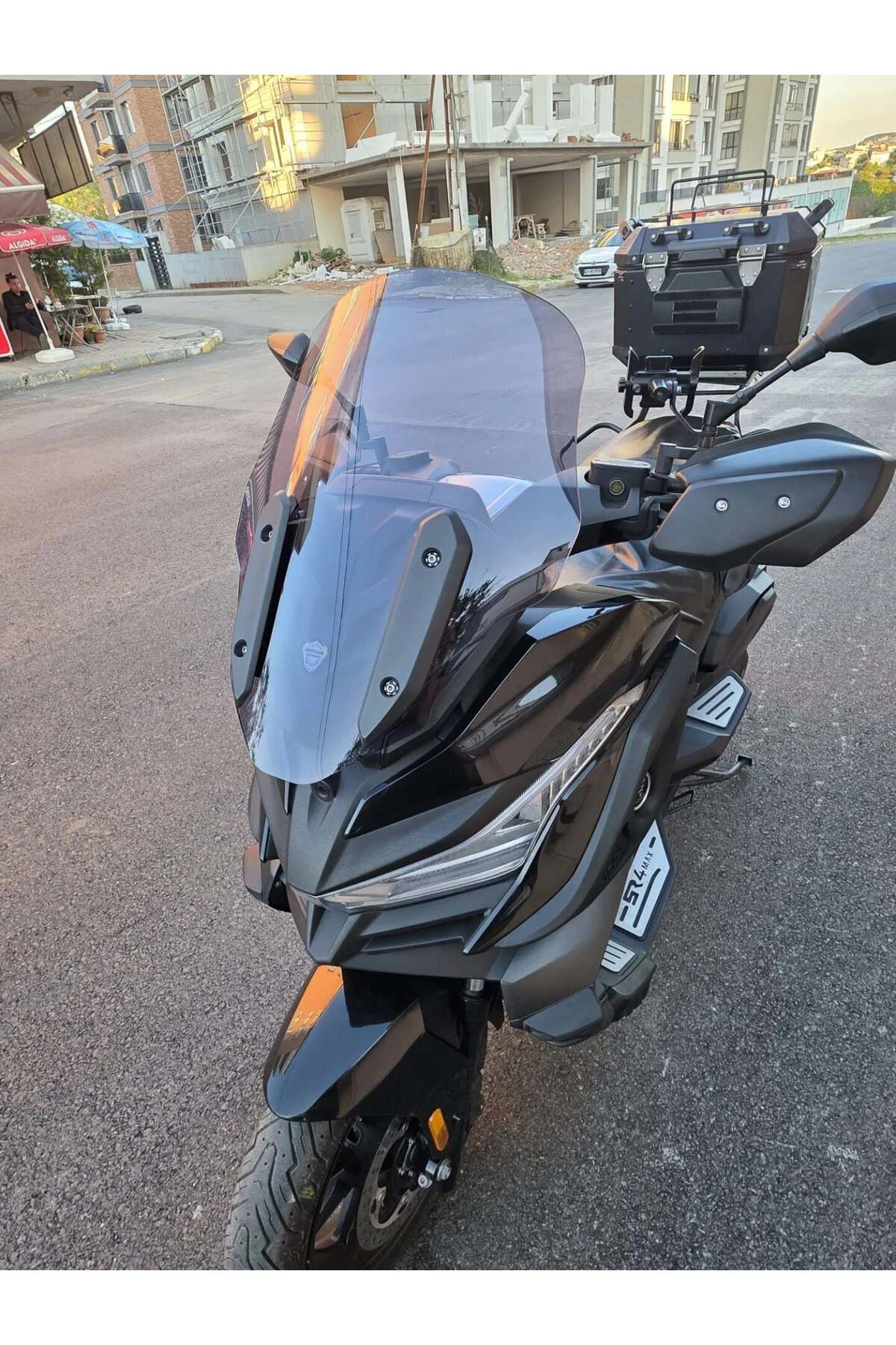 Voge SR4 Ön Cam 2022-2026 Model 54cm Füme Renkli 4mm ORİJİNAL BOY