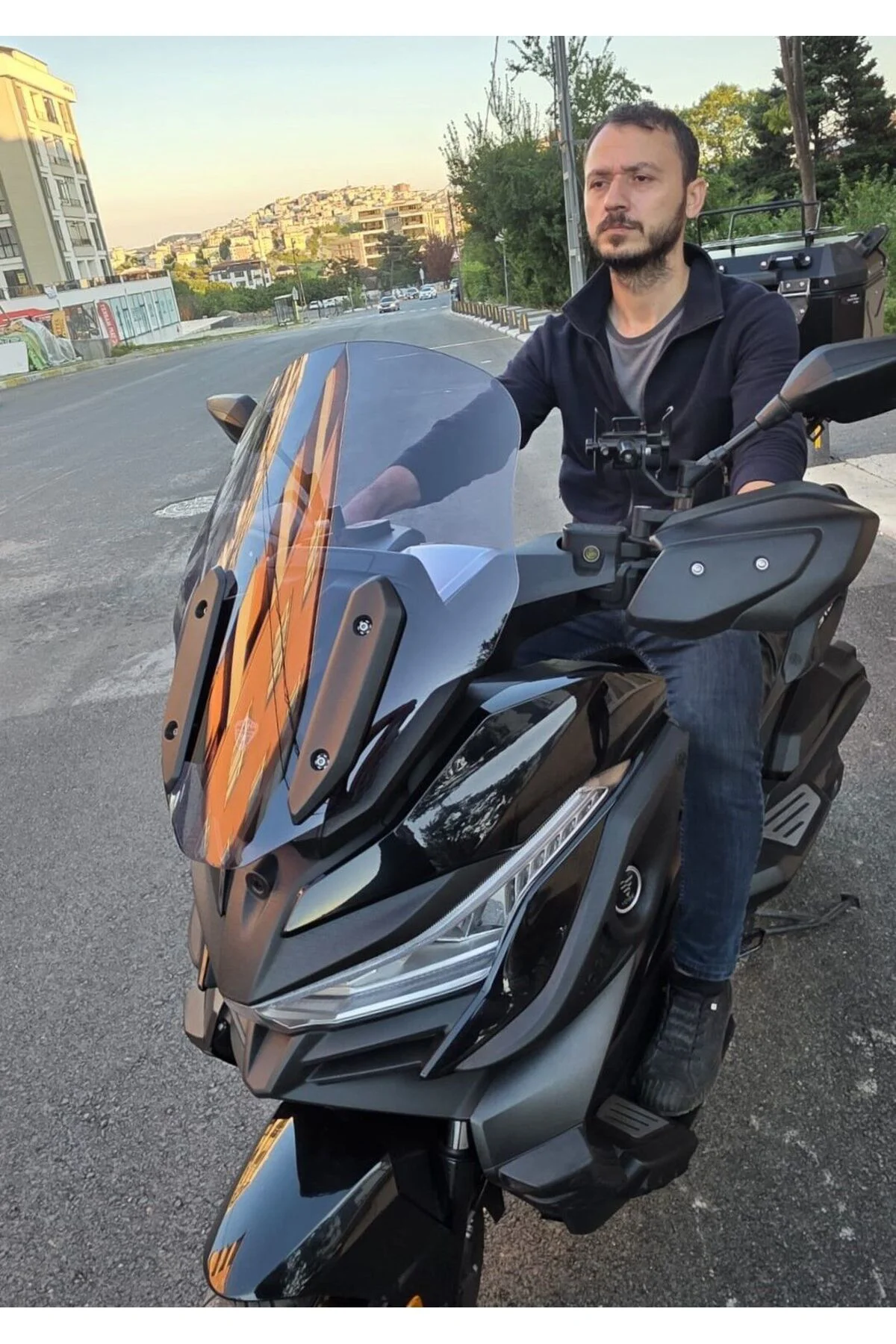 Voge SR4 Ön Cam 2022-2026 Model 54cm Füme Renkli 4mm ORİJİNAL BOY
