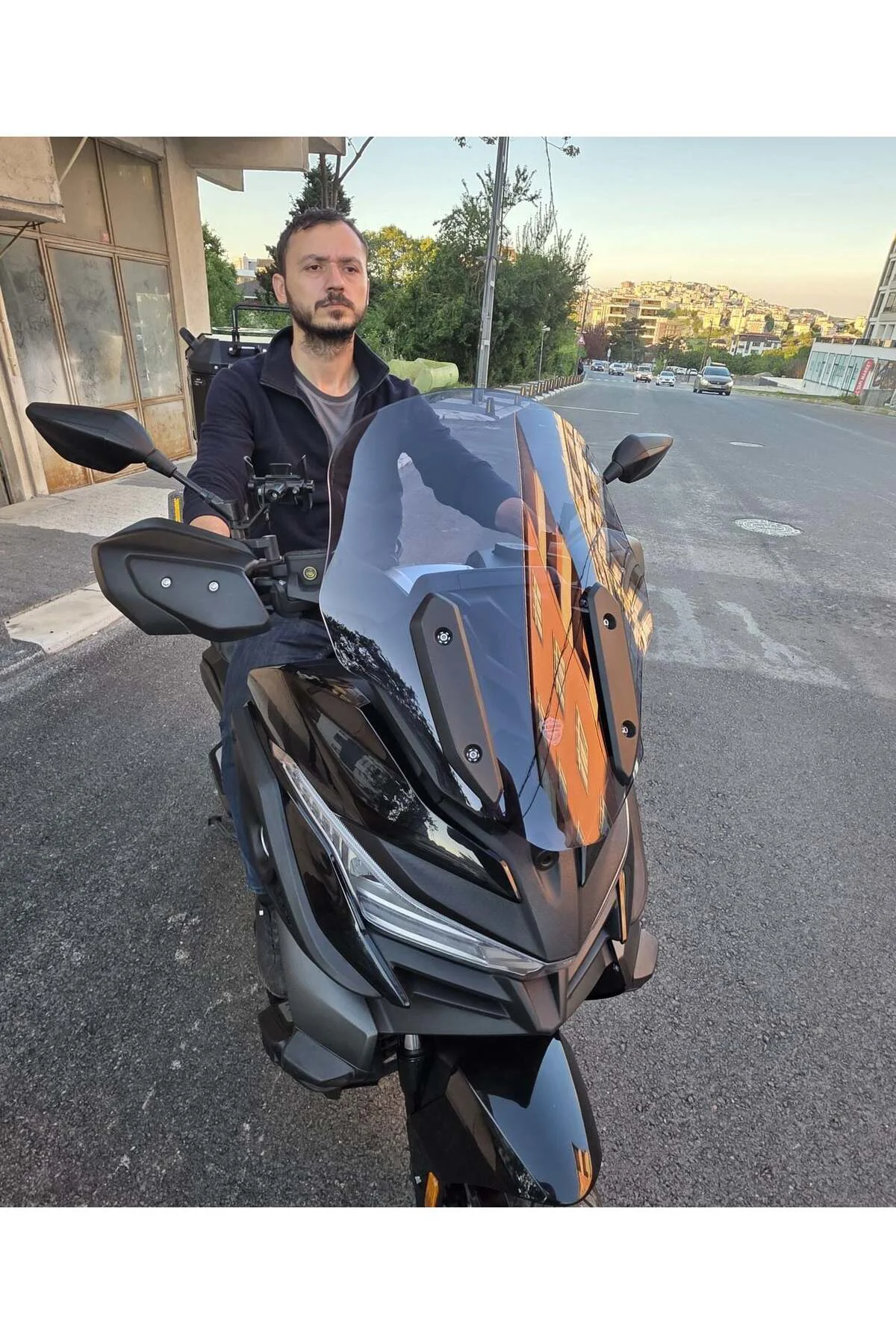 Voge SR4 Ön Cam 2022-2026 Model 54cm Füme Renkli 4mm ORİJİNAL BOY