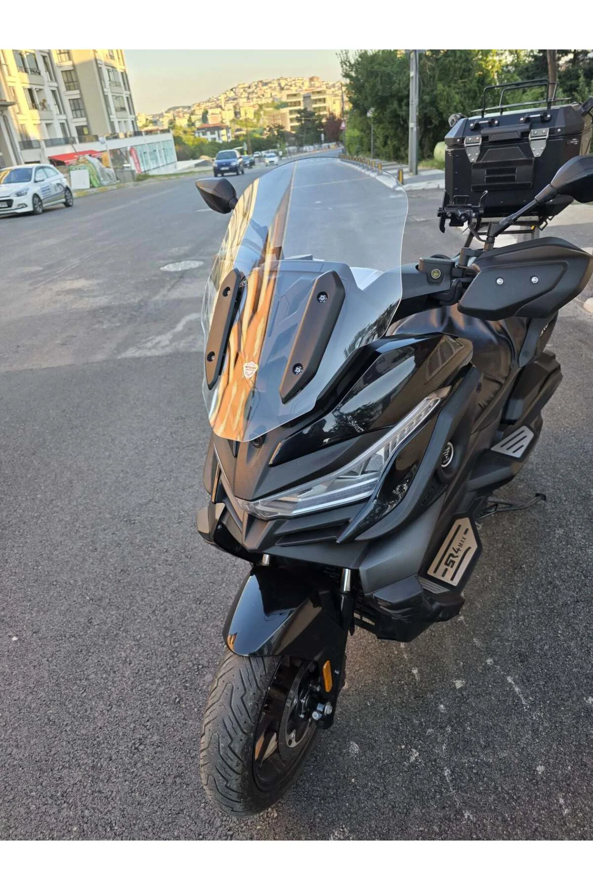 Voge SR4 Ön Cam 2022-2026 Model 54cm Şeffaf Renkli 4mm ORİJİNAL B