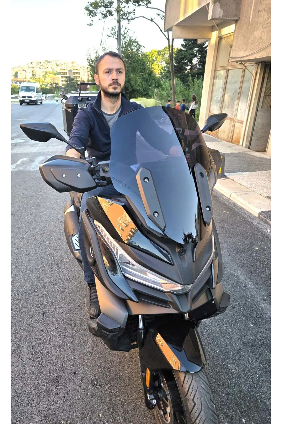 Voge SR4 Ön Cam 2022-2026 Model 54cm Siyah Renkli 4mm ORİJİNAL BOYLU